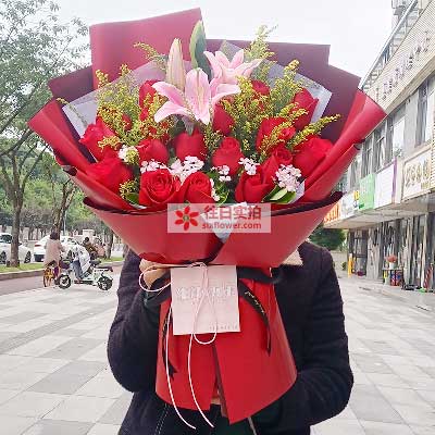 丹东19朵红玫瑰百合，与你幸福前行