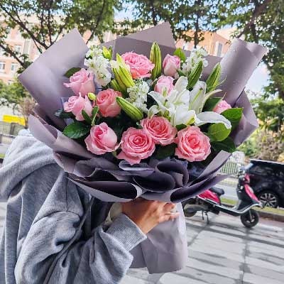 丹东11朵戴安娜粉玫瑰百合，与你一起追逐梦想