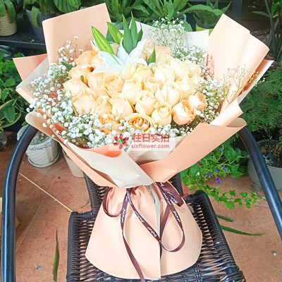 丹东33朵香槟玫瑰百合，心里永远是你